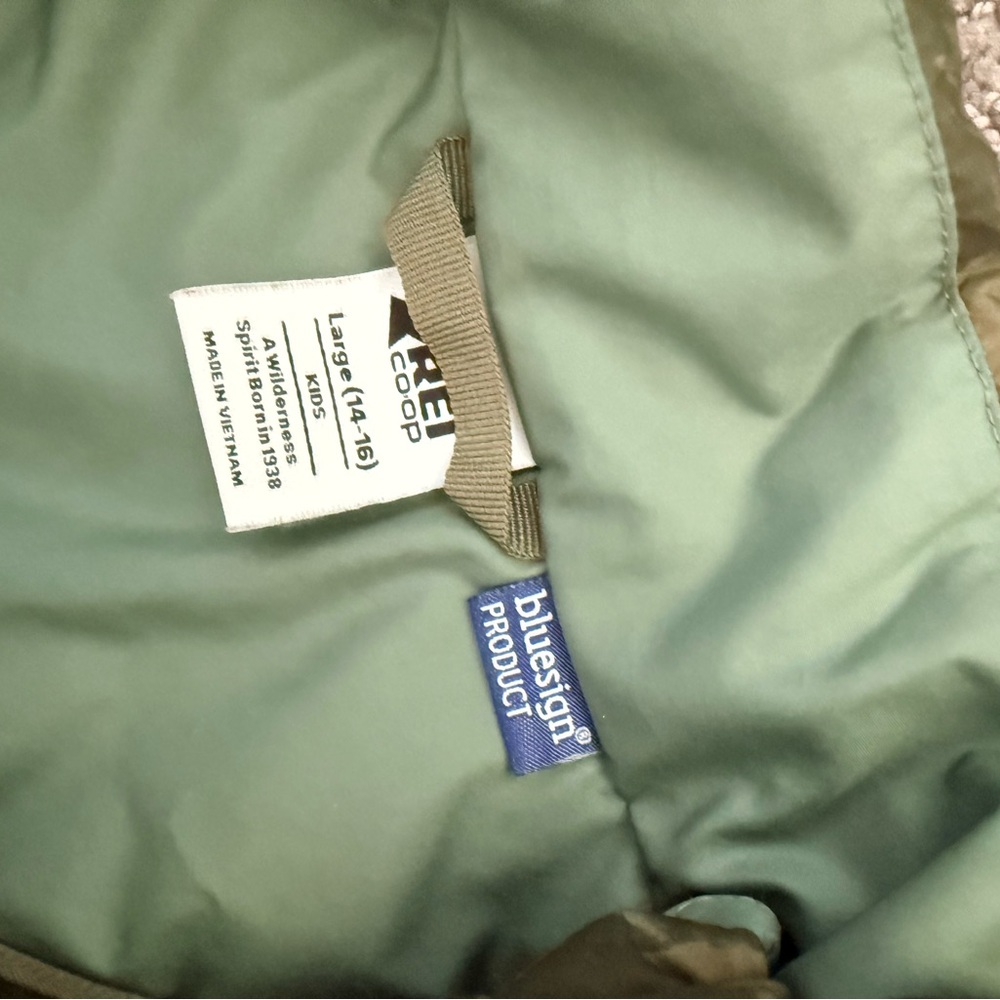 REI Co-Op 650 down jacket kids L (14-16) green camo